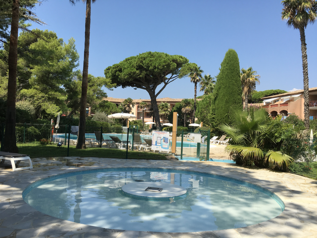 Piscine proche appartement de Giens